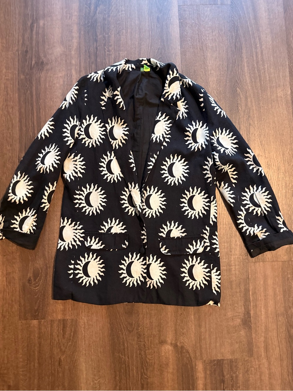 FARM Rio Black Blazer with White Sunburst Motif - Picture 6 of 9